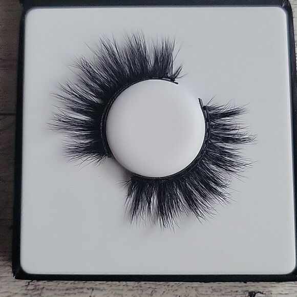 Lilly Lashes Faux Click Magnetic Lashes - Picture 5 of 6